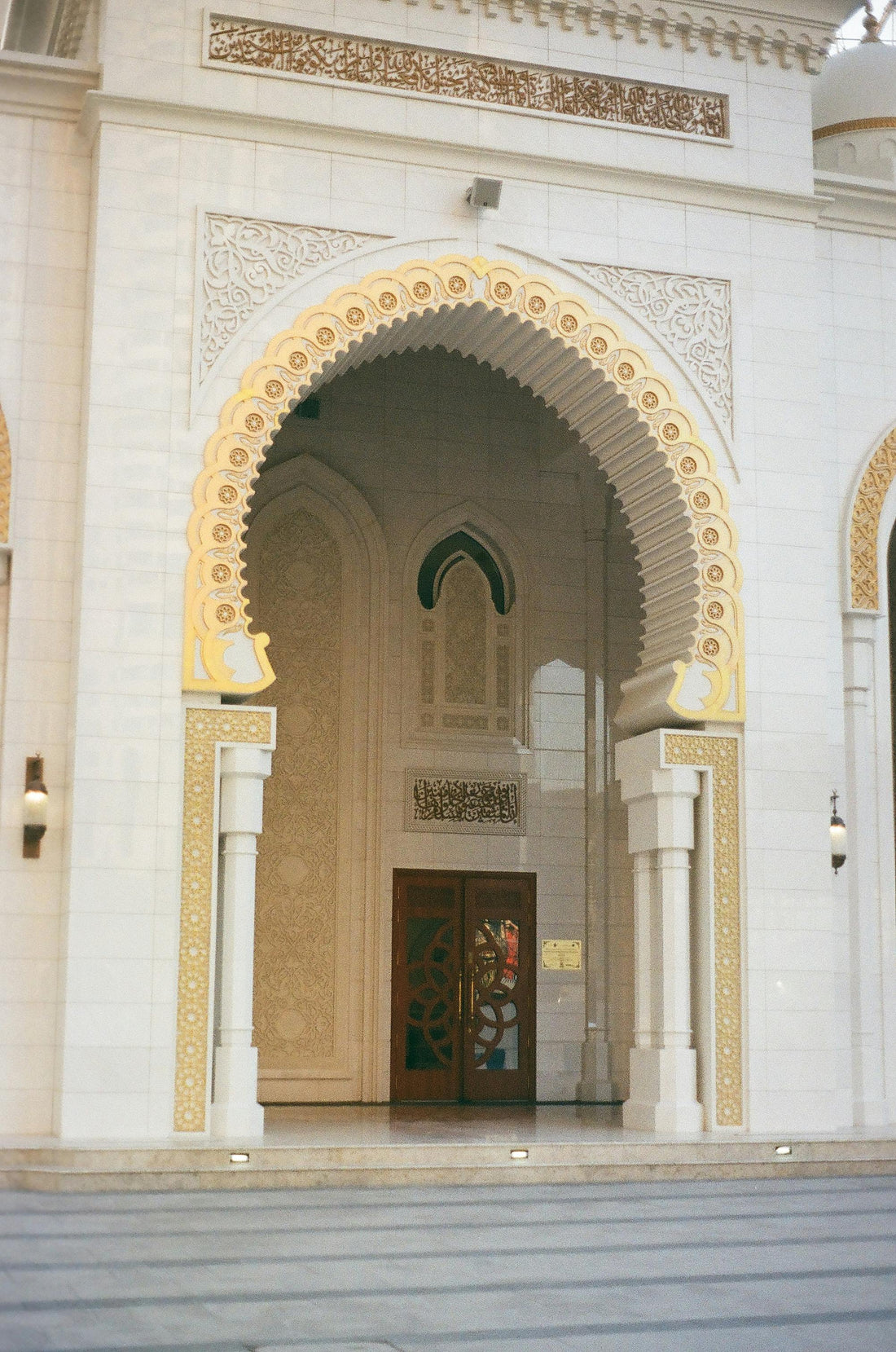 muslim convert taking shahada at mosque